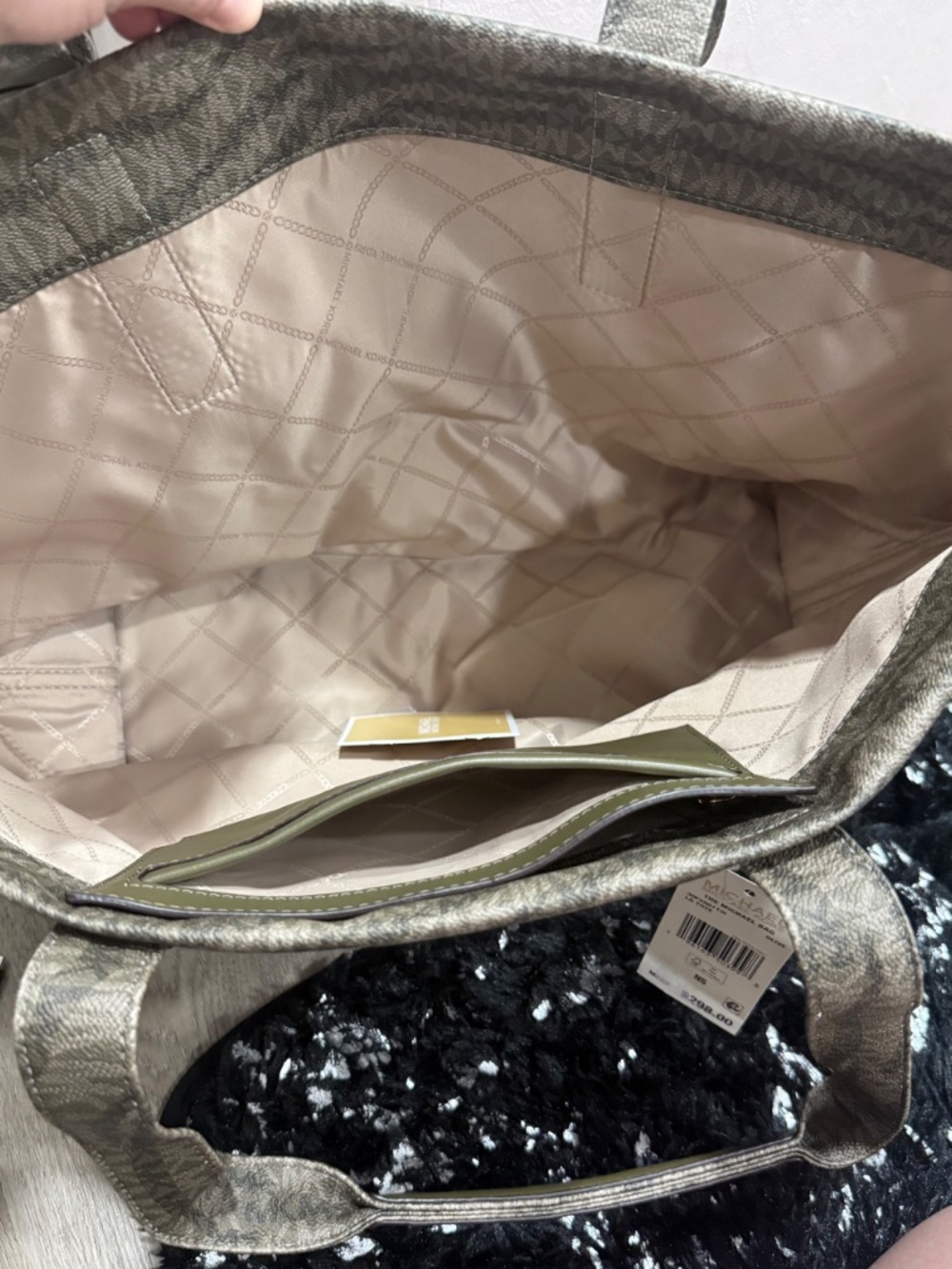 NWT 100% Authentic Michael Kors “The Michael Bag” XL tote - Picture 5 of 8